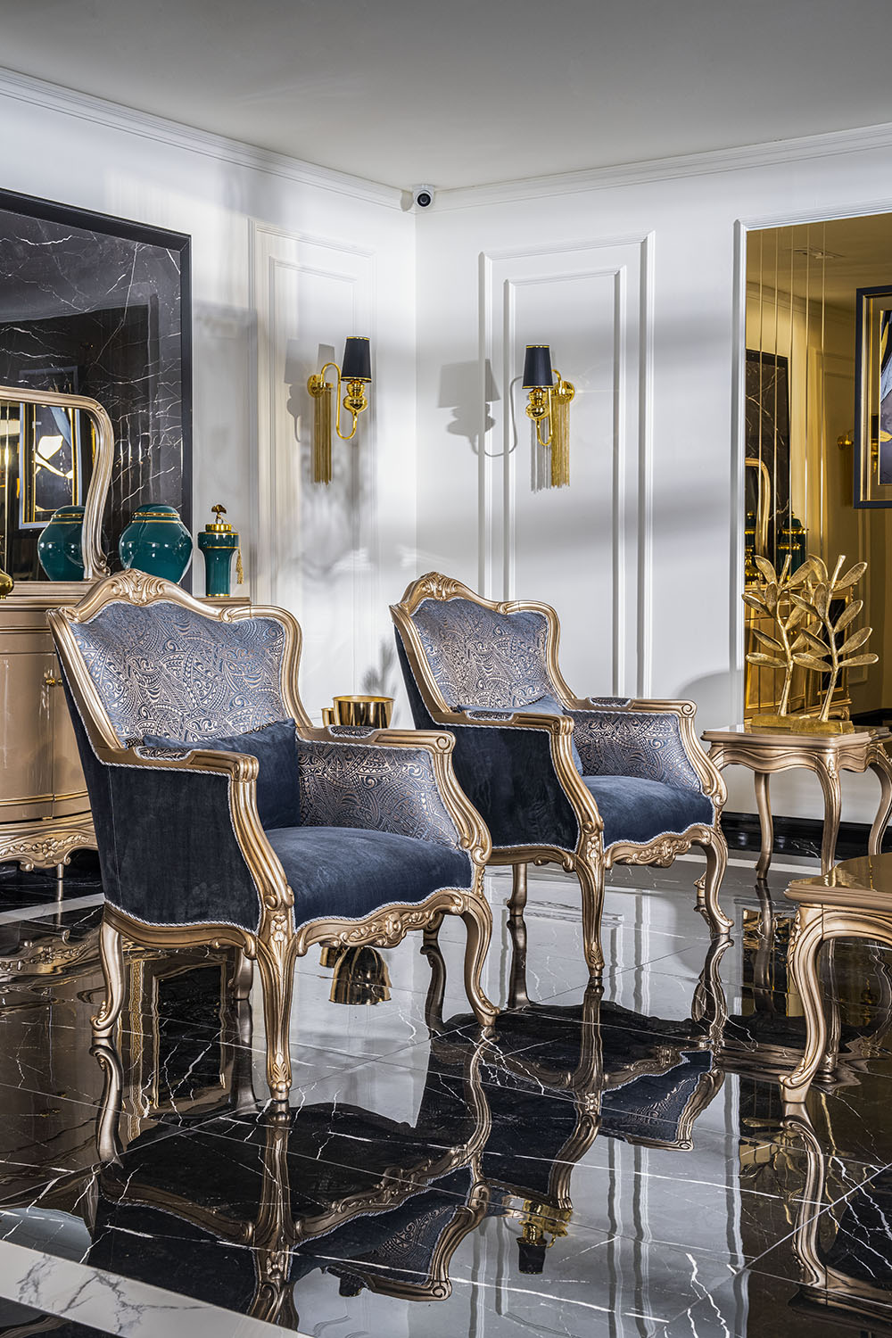 Napoli Classic Set 5 Armonna Luxurious seating area with gold trimmed blue velvet chairs marble floor and gold accents