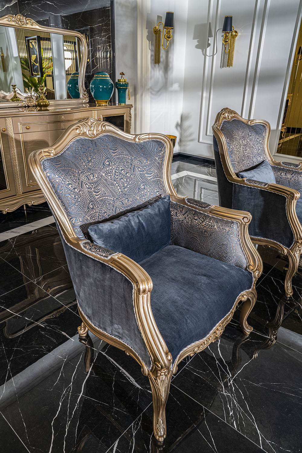 Napoli Classic Set 8 Armonna Luxurious living room with blue and gold upholstered armchairs marble floor and a mirrored sideboard